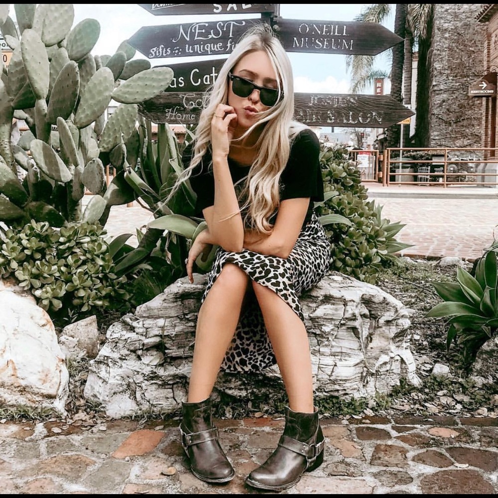 FREEBIRD by STEVEN Grey Booties